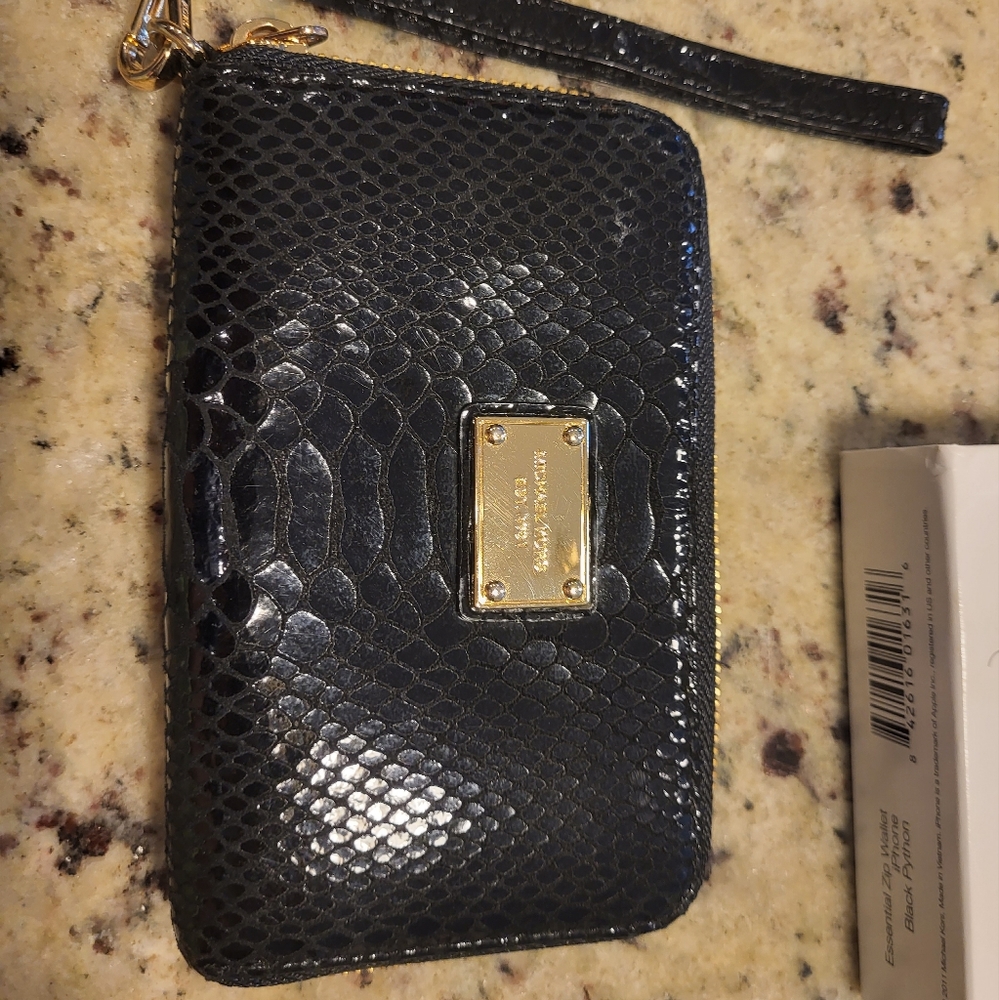 Michael kors essential zip wallet
